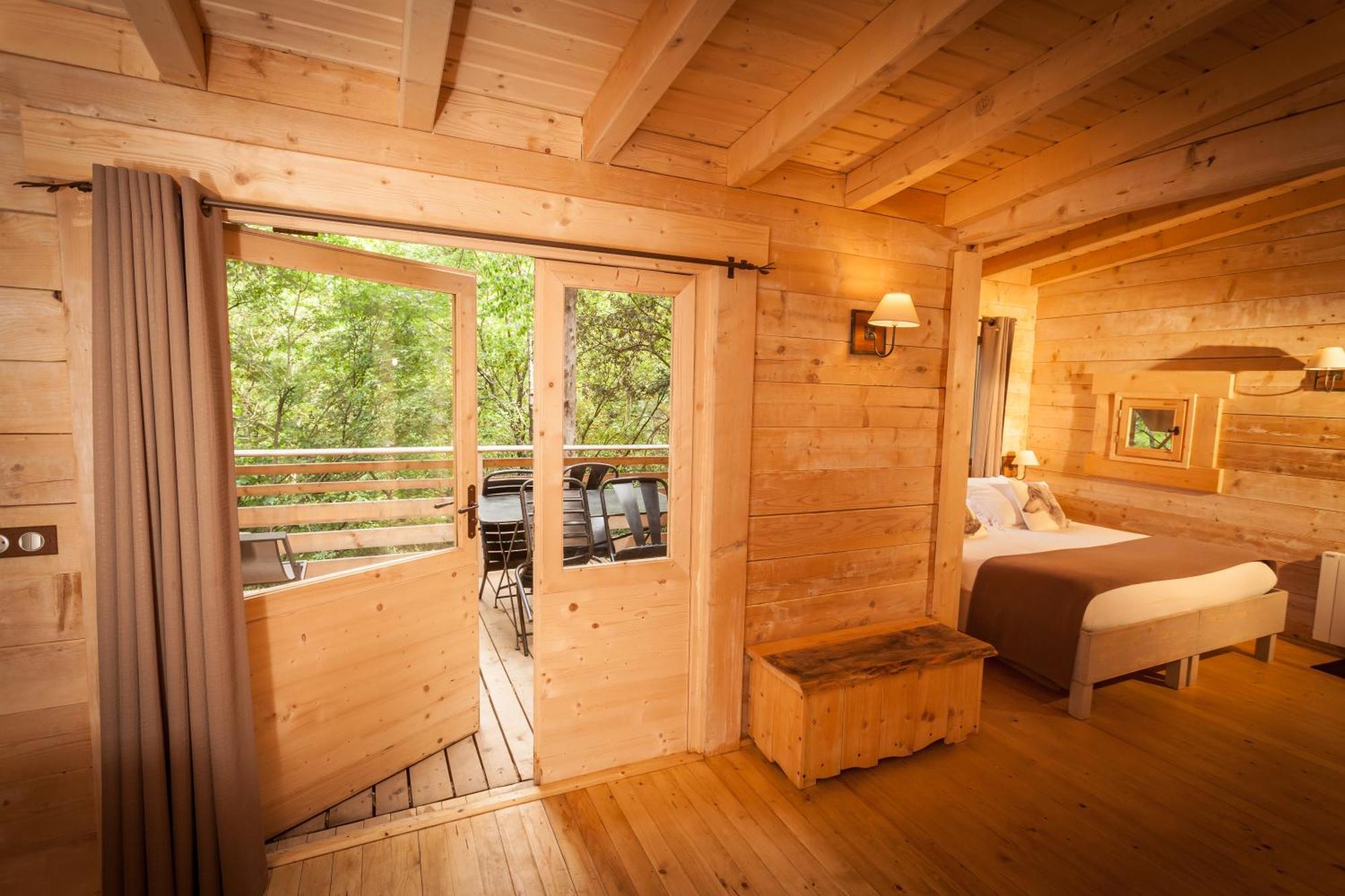 Les Cabanes Dans Les Bois Logis Hotel Villedubert Exterior foto
