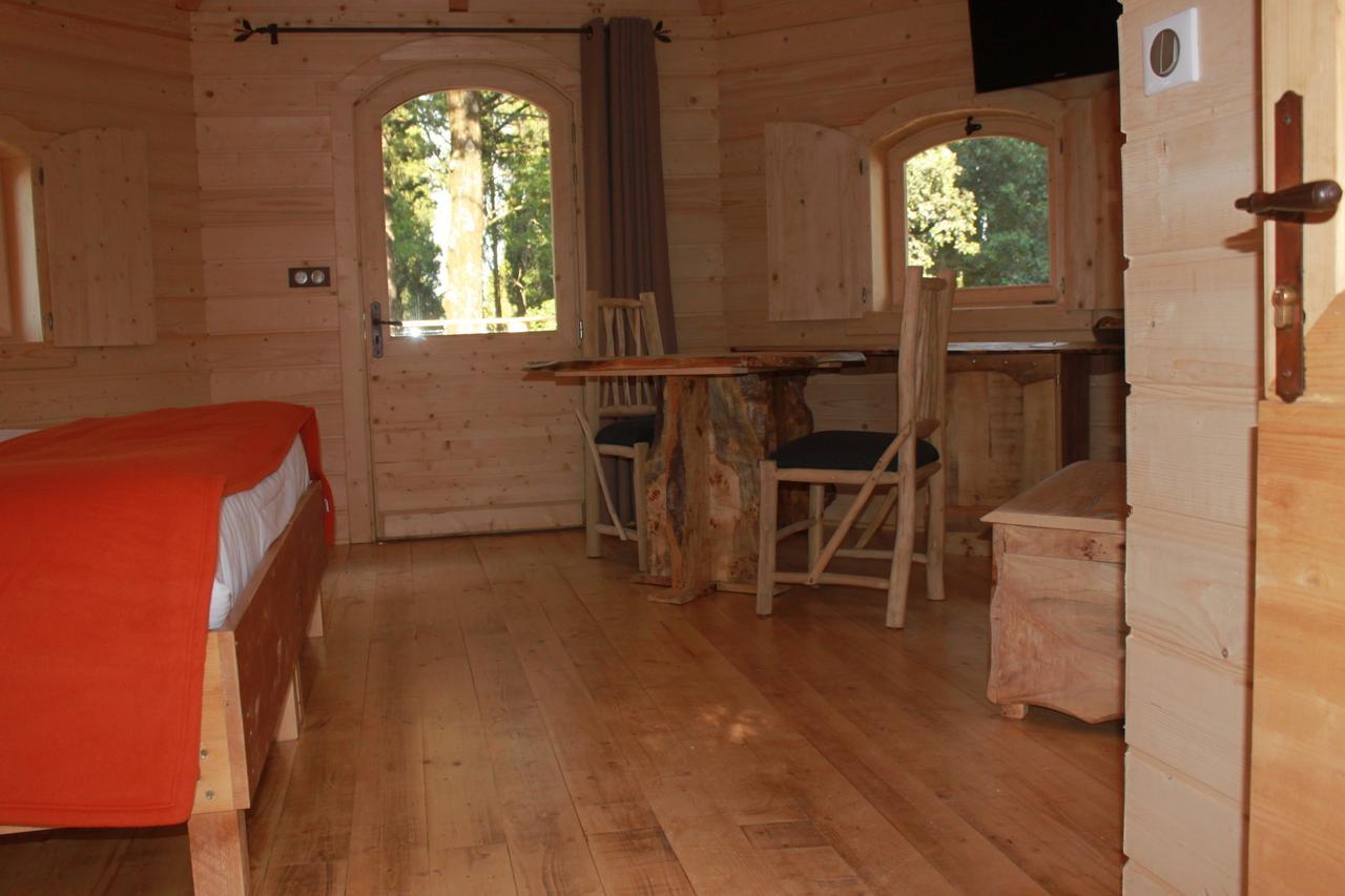 Les Cabanes Dans Les Bois Logis Hotel Villedubert Cameră foto